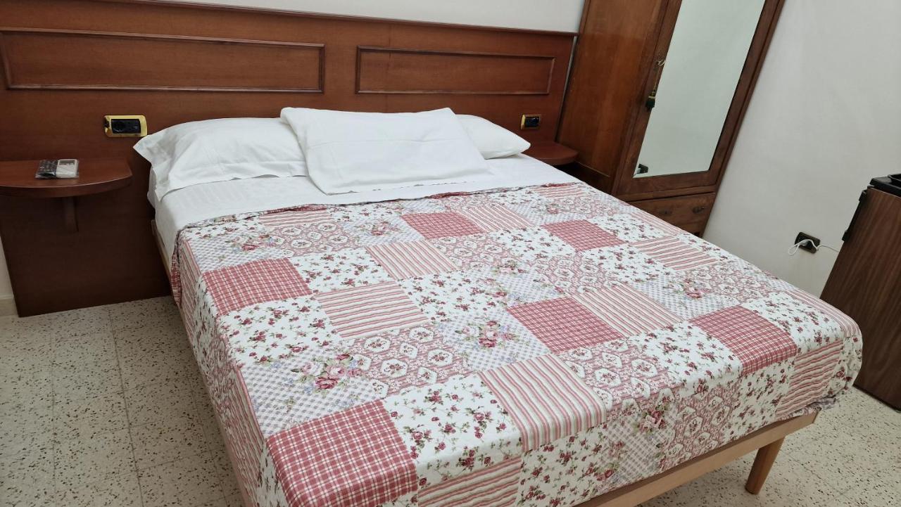 Vittoria Guest House Battipaglia Eksteriør billede