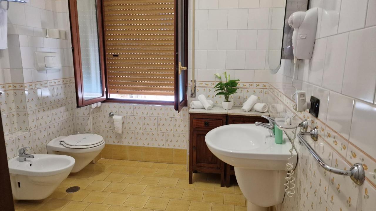 Vittoria Guest House Battipaglia Eksteriør billede